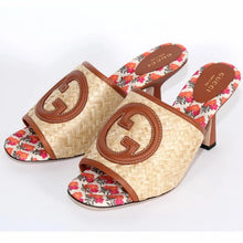 Load image into Gallery viewer, Women's Interlocking G slide sandal