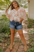 Load image into Gallery viewer, Plus Size Vintage Wash Frayed Denim Shorts
