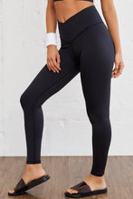 Load image into Gallery viewer, Black Arched Waist Seamless Active Leggings