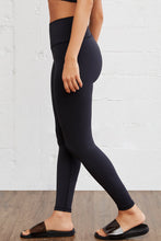 Load image into Gallery viewer, Black Arched Waist Seamless Active Leggings