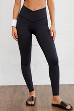 Load image into Gallery viewer, Black Arched Waist Seamless Active Leggings