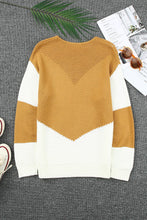 Load image into Gallery viewer, Two-Tone Chevron Pullover Sweater