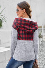 Load image into Gallery viewer, Plaid Splicing Pocketed Gray Hoodie