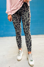 Load image into Gallery viewer, Classic Leopard Print Active Leggings