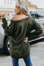 Load image into Gallery viewer, Green Expose Seam Detail Split Neck Long Sleeve Top
