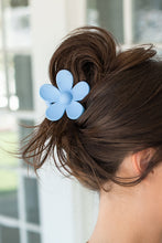 Load image into Gallery viewer, Flower Hair Claw Clip
