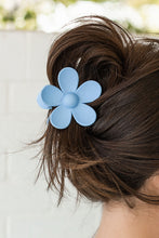 Load image into Gallery viewer, Flower Hair Claw Clip
