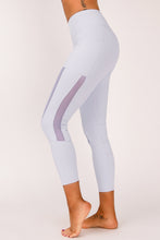 Load image into Gallery viewer, Mesh Side Splicing High Waist Yoga Sports Leggings with Phone Pocket
