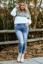 Load image into Gallery viewer, Plus Size High Rise Buttons Skinny Jeans
