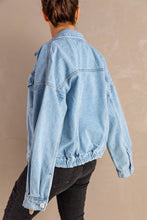 Load image into Gallery viewer, Acid Washed Pockets Buttoned Denim Jacket
