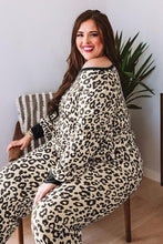 Load image into Gallery viewer, Plus Size V Neck Top And Sweatpants Lounge Set
