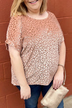 Load image into Gallery viewer, Plus Size Ombre Glitter Leopard T-shirt
