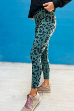 Load image into Gallery viewer, Classic Leopard Print Active Leggings
