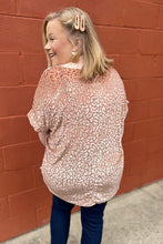 Load image into Gallery viewer, Plus Size Ombre Glitter Leopard T-shirt
