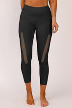 Load image into Gallery viewer, Mesh Side Splicing High Waist Yoga Sports Leggings with Phone Pocket
