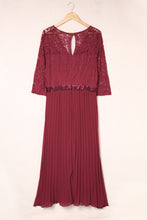 Load image into Gallery viewer, Lace Scalloped V Neck 3/4 Sleeves Pleated Tulle Plus Maxi Dress
