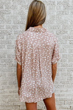 Load image into Gallery viewer, Leopard Printed Short Sleeves Twist Shirt
