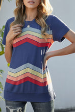 Load image into Gallery viewer, Colorful Wavy Stripes Print Short Sleeve Tee
