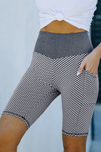 Load image into Gallery viewer, Side Pockets Ruched Butt Lifting Yoga Shorts
