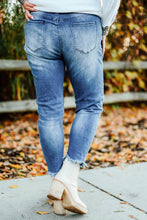 Load image into Gallery viewer, Plus Size High Rise Buttons Skinny Jeans
