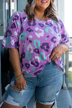 Load image into Gallery viewer, Leopard Kiss Print Plus Size Short Sleeve Tee
