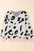 Load image into Gallery viewer, Contrast Trimmed V Neck Leopard Sweater
