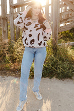 Load image into Gallery viewer, Contrast Trimmed V Neck Leopard Sweater
